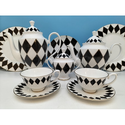 249 - Hudson Middleton Fine Bone China Tea and Coffee Pieces (19) in a Harlequin Pattern.