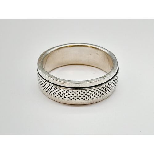 278 - Silver 925 Spinner Ring. Size Z.