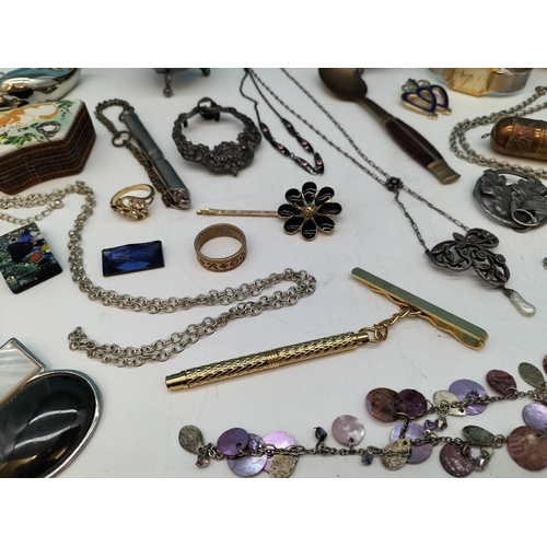 530 - Collection of Mixed Collectable Costume Jewellery, etc.