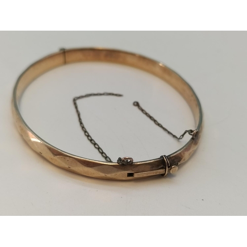 533 - 1/5  9ct Gold Metal Core Bangle.