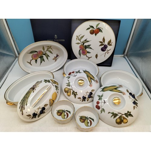 28 - Collection of Royal Worcester 'Evesham', etc Items to include Lidded and Open Serving Dishes, Flan D... 