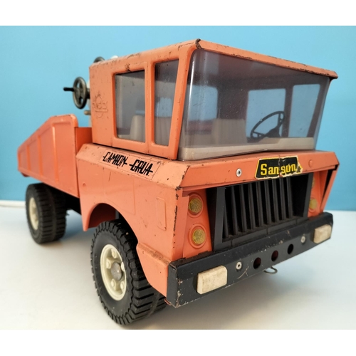 100A - Rare Sanson Rico Camion Grua Tow Truck Wrecker Crane. 25cm High, 53cm x 20cm.