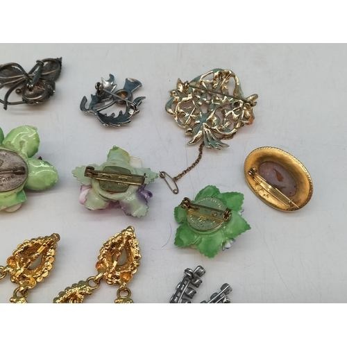 308 - Collection of Mixed Brooches to include Scottish Thistle, Peacock, etc plus a Pendant and Pair of Ea... 