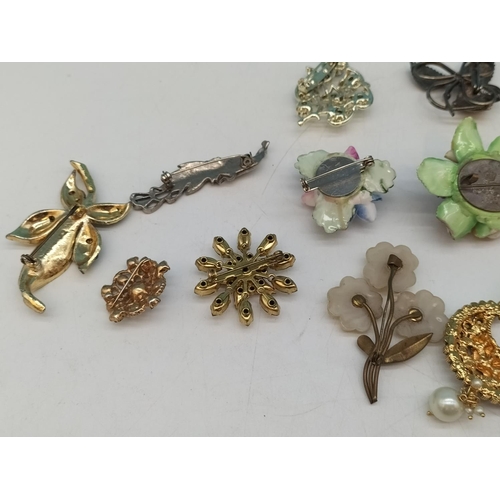 308 - Collection of Mixed Brooches to include Scottish Thistle, Peacock, etc plus a Pendant and Pair of Ea... 