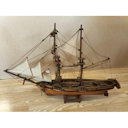 400 - Scale Model of a Sailing Ship on Stand. Some Restoration/Cleaning Required. 70cm High x 50cm. Collec... 