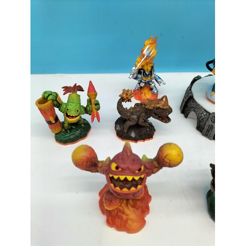 414 - Skylanders Giant Figures (10) to include Jet-Vac, Terrafin, Zook, Bash, Flashwing, Pop Fizz, Fright ... 