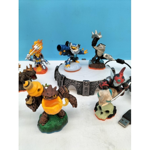 414 - Skylanders Giant Figures (10) to include Jet-Vac, Terrafin, Zook, Bash, Flashwing, Pop Fizz, Fright ... 