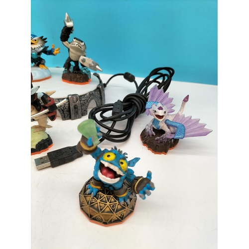 414 - Skylanders Giant Figures (10) to include Jet-Vac, Terrafin, Zook, Bash, Flashwing, Pop Fizz, Fright ... 