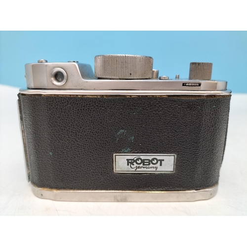 94 - Cased Berning Robot II Vintage Film Camera (Serial No B86874) with Schneider Kreuznach Xenon Lens.
