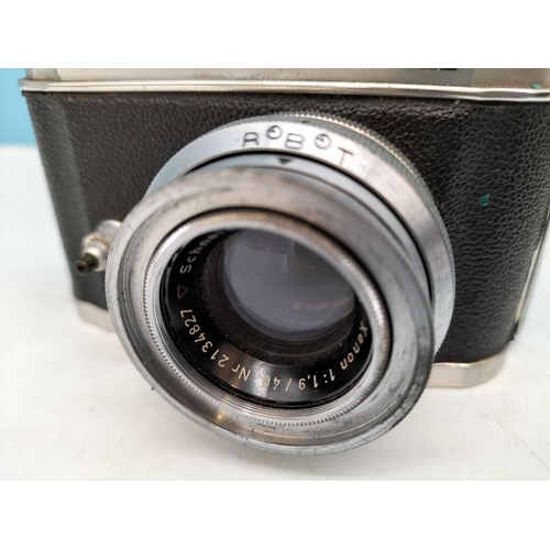 94 - Cased Berning Robot II Vintage Film Camera (Serial No B86874) with Schneider Kreuznach Xenon Lens.