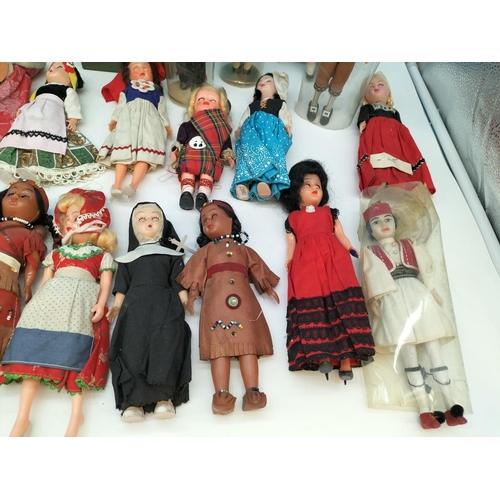 364 - Collection of Vintage 'Dolls of the World'.