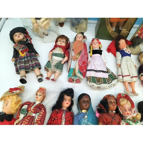364 - Collection of Vintage 'Dolls of the World'.