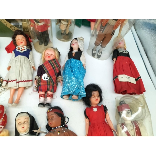 364 - Collection of Vintage 'Dolls of the World'.