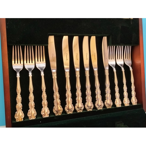 113 - Wooden Cased Community 32 Piece Canteen Cutlery Set.
