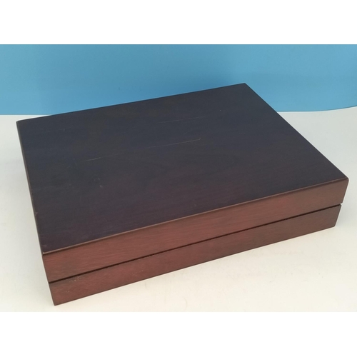 113 - Wooden Cased Community 32 Piece Canteen Cutlery Set.