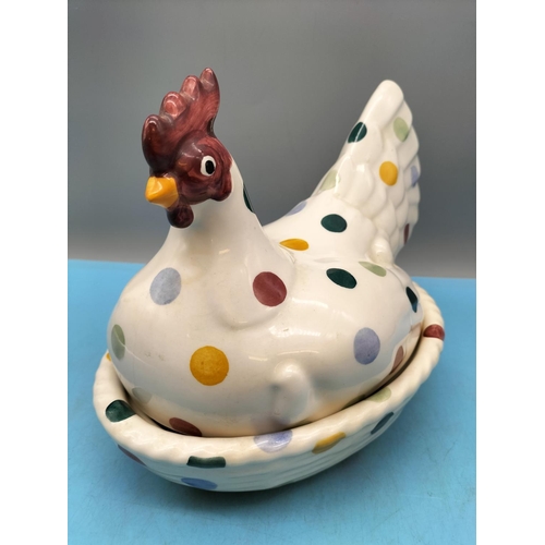 118 - Emma Bridgewater Polka Dot Hen on Nest. 20cm High, 25cm x 17cm.