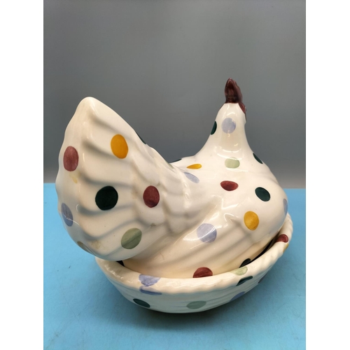 118 - Emma Bridgewater Polka Dot Hen on Nest. 20cm High, 25cm x 17cm.