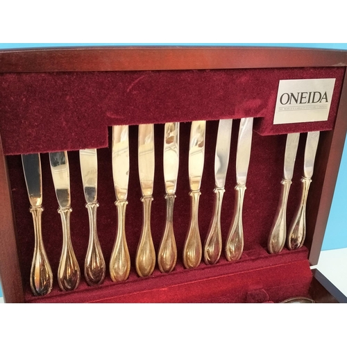 413 - Wooden Cased Oneida 40 Piece Canteen of Cutlery.