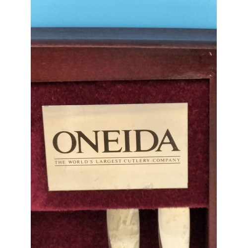 413 - Wooden Cased Oneida 40 Piece Canteen of Cutlery.