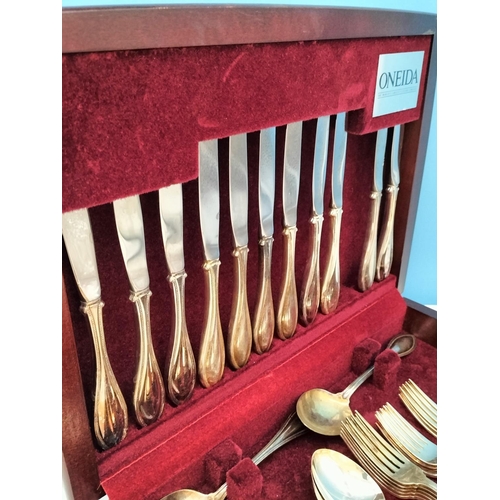 413 - Wooden Cased Oneida 40 Piece Canteen of Cutlery.