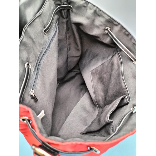 47 - New Bradford Exchange 'Micky & Minnie Mouse' Backpack Bag. 32cm x 32cm.