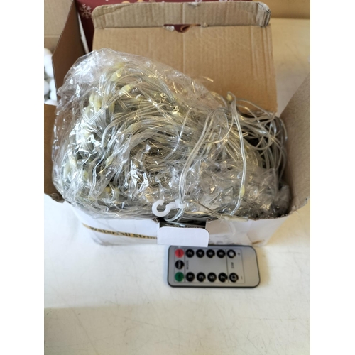 70 - New & Boxed Collection of Christmas Items to include Illuminated Stacking Christmas Parcels, 8 Mode ... 