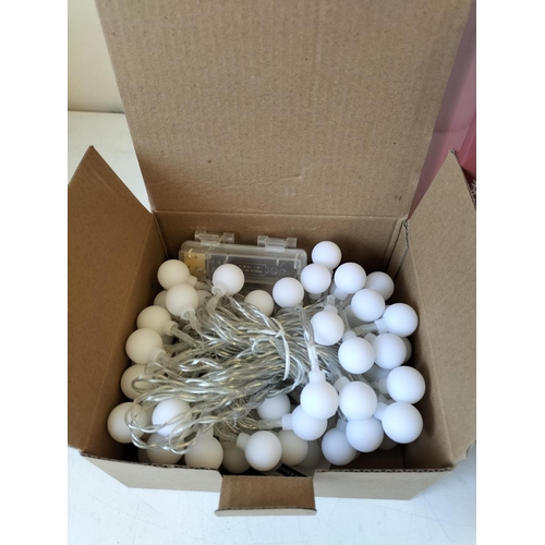 70 - New & Boxed Collection of Christmas Items to include Illuminated Stacking Christmas Parcels, 8 Mode ... 