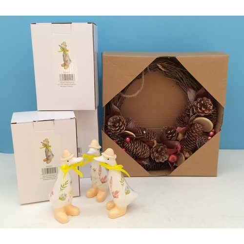 91 - New Boxed 29cm Festive Wreath plus New Boxed 14cm Ceramic Ducks (3).