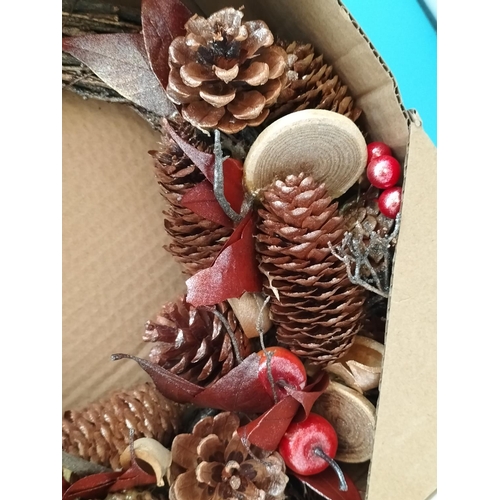 91 - New Boxed 29cm Festive Wreath plus New Boxed 14cm Ceramic Ducks (3).