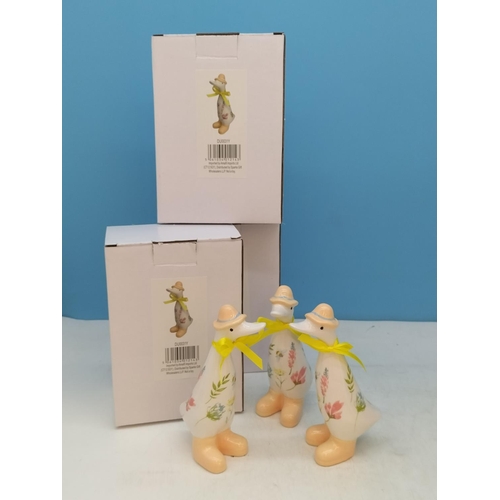 91 - New Boxed 29cm Festive Wreath plus New Boxed 14cm Ceramic Ducks (3).