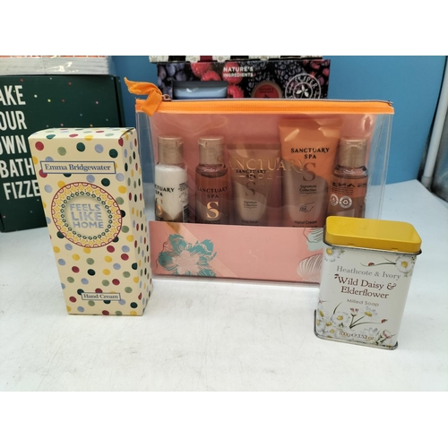 158 - As New Boxed Gift Sets to include Crabtree & Evelyn, Yves Rocher, Sanctuary Spa, Body Shop, etc.