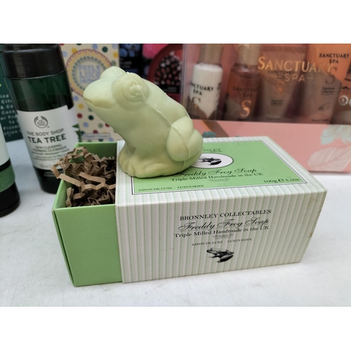 158 - As New Boxed Gift Sets to include Crabtree & Evelyn, Yves Rocher, Sanctuary Spa, Body Shop, etc.