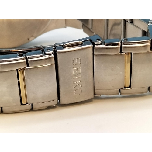 76 - Boxed Seiko Watch. Requires Battery. Crack to Glass.