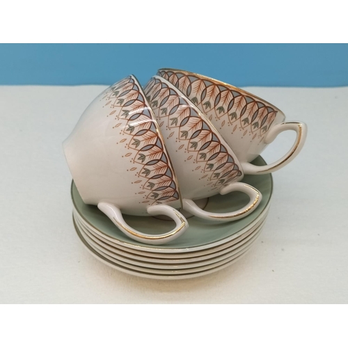 424 - Grindley 'Tudor Star' Pattern Dinner and Tea Ware. 36 Pieces.