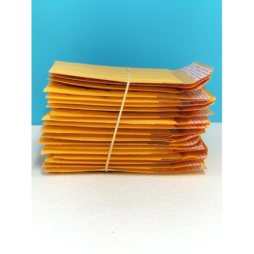 171 - New 14 x 18cm Padded Envelopes (20).