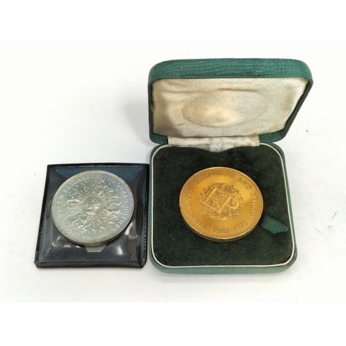 Collection of Commemorative Coins to include Jubilee Examples.