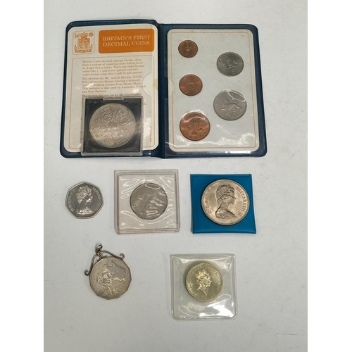 Collection of Commemorative Coins to include Jubilee Examples.