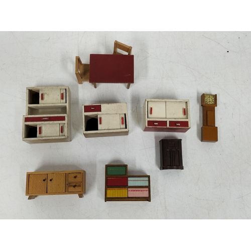 427 - Collection of Wooden Doll's House Furniture.