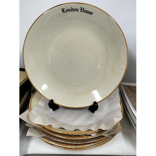 444 - Mixed Items to include Table Food Warmers (4), 28.5cm Square White Plates (6), 28cm Round Plates (6)... 