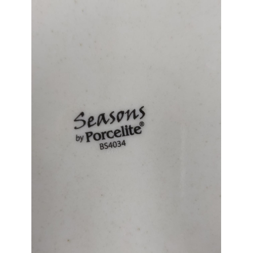 444 - Mixed Items to include Table Food Warmers (4), 28.5cm Square White Plates (6), 28cm Round Plates (6)... 