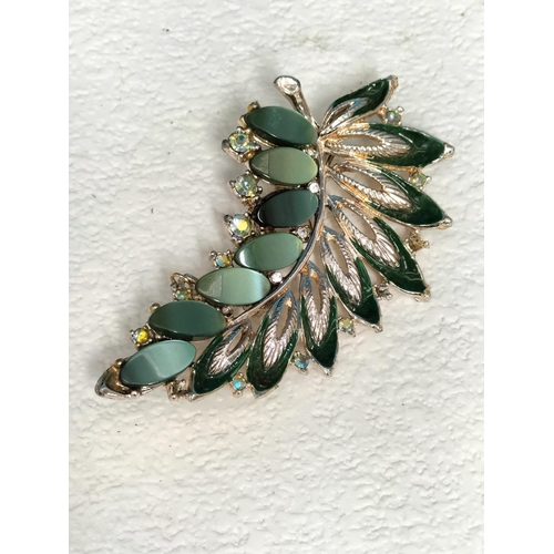 93 - Collection of Vintage Brooches (4). One also a Pendant with a Pair of Matching Clip on Earrings. All... 