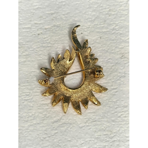 93 - Collection of Vintage Brooches (4). One also a Pendant with a Pair of Matching Clip on Earrings. All... 