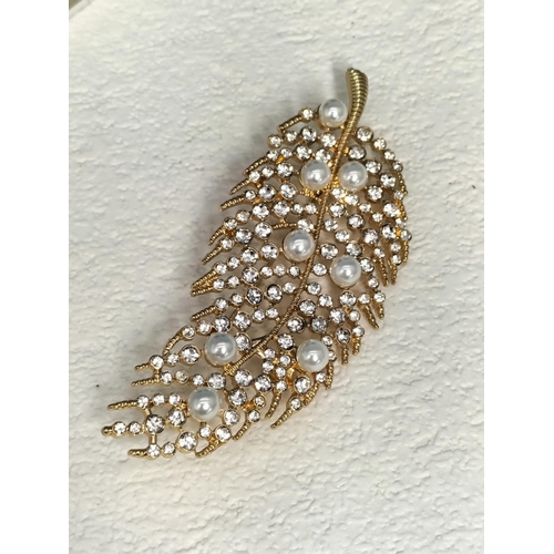 93 - Collection of Vintage Brooches (4). One also a Pendant with a Pair of Matching Clip on Earrings. All... 