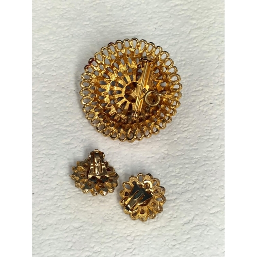93 - Collection of Vintage Brooches (4). One also a Pendant with a Pair of Matching Clip on Earrings. All... 