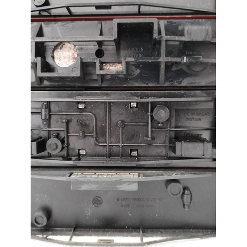 39 - Collection of Hornby Dublo Coaches (5) to include Corridor Coach 3935 (2), Maroon Coach 25250, Choco... 