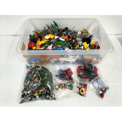 43 - Quantity of Mixed LEGO and Mega Blocks. Approx 5kgs.