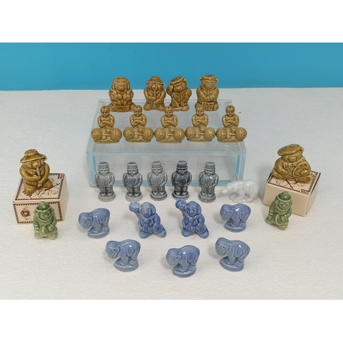 401 - Wade 'Bear Ambition' Whimsies (6) to include Sailor, Aviator, Artist (2 Boxed) plus 20 x Assorted Wh... 