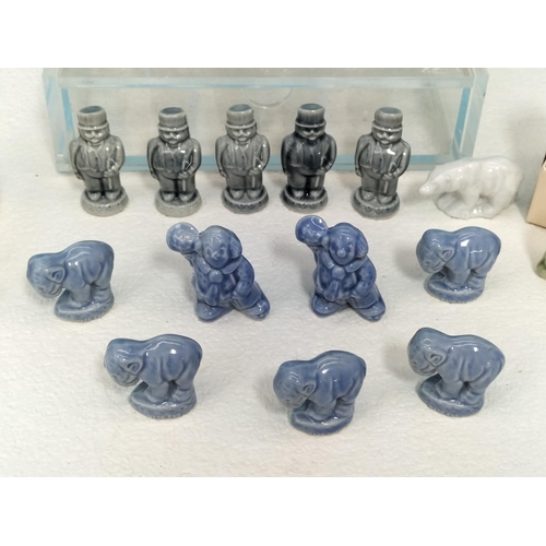 401 - Wade 'Bear Ambition' Whimsies (6) to include Sailor, Aviator, Artist (2 Boxed) plus 20 x Assorted Wh... 