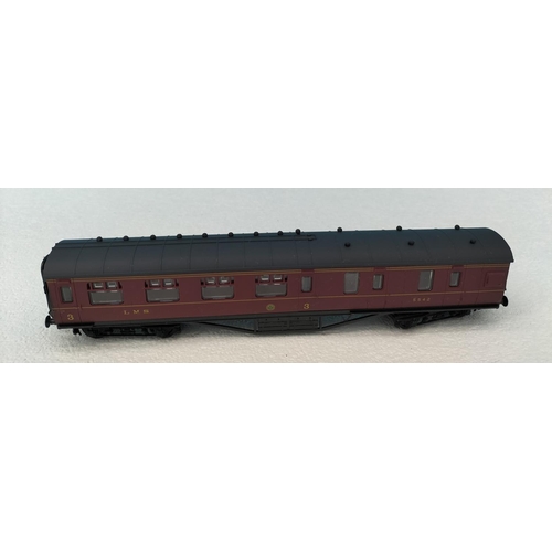 42 - Collection of Airfix Products 00 Gauge Railway Coaches (5) to include Passenger Coach 3935 x 2, Thir... 