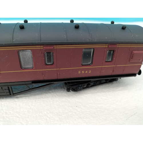 42 - Collection of Airfix Products 00 Gauge Railway Coaches (5) to include Passenger Coach 3935 x 2, Thir... 